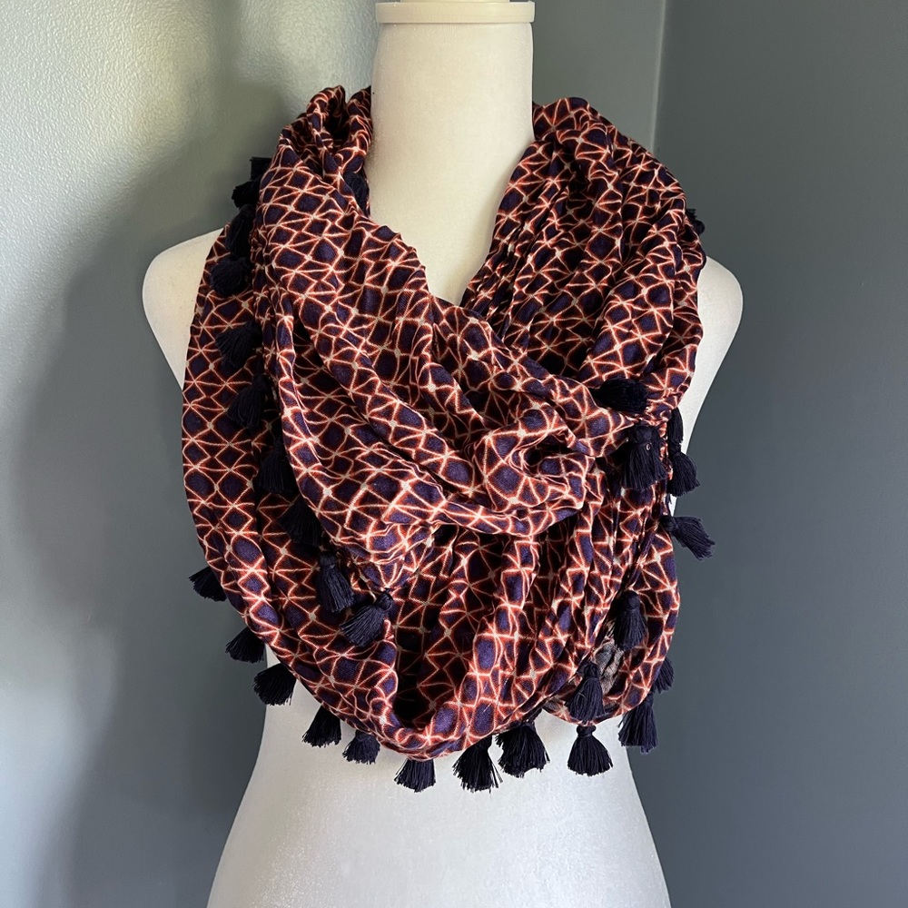 Limited infinity scarf with tassels